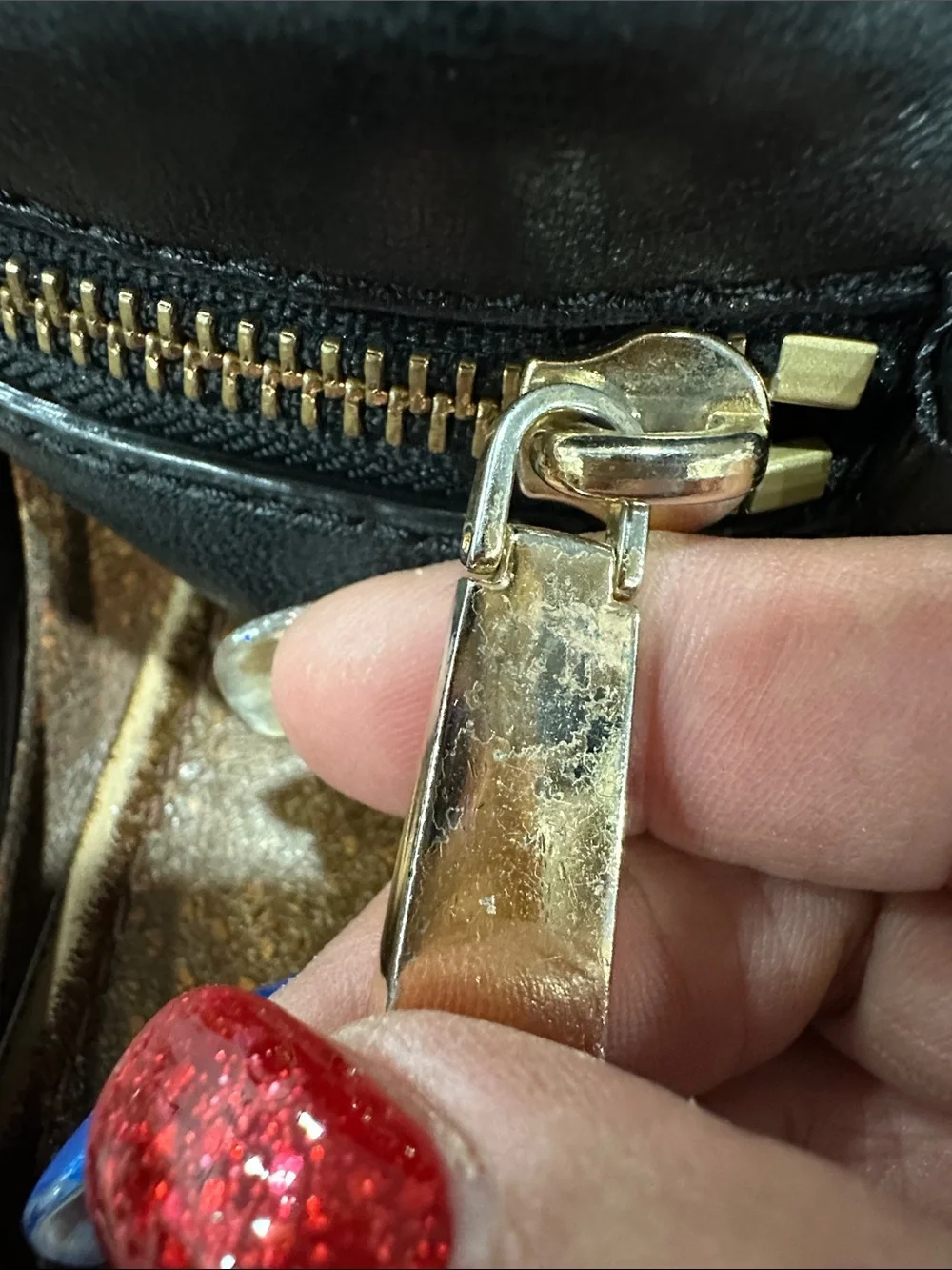 MICHAEL KORS  Jet Set Medium Quilted Camera Bag